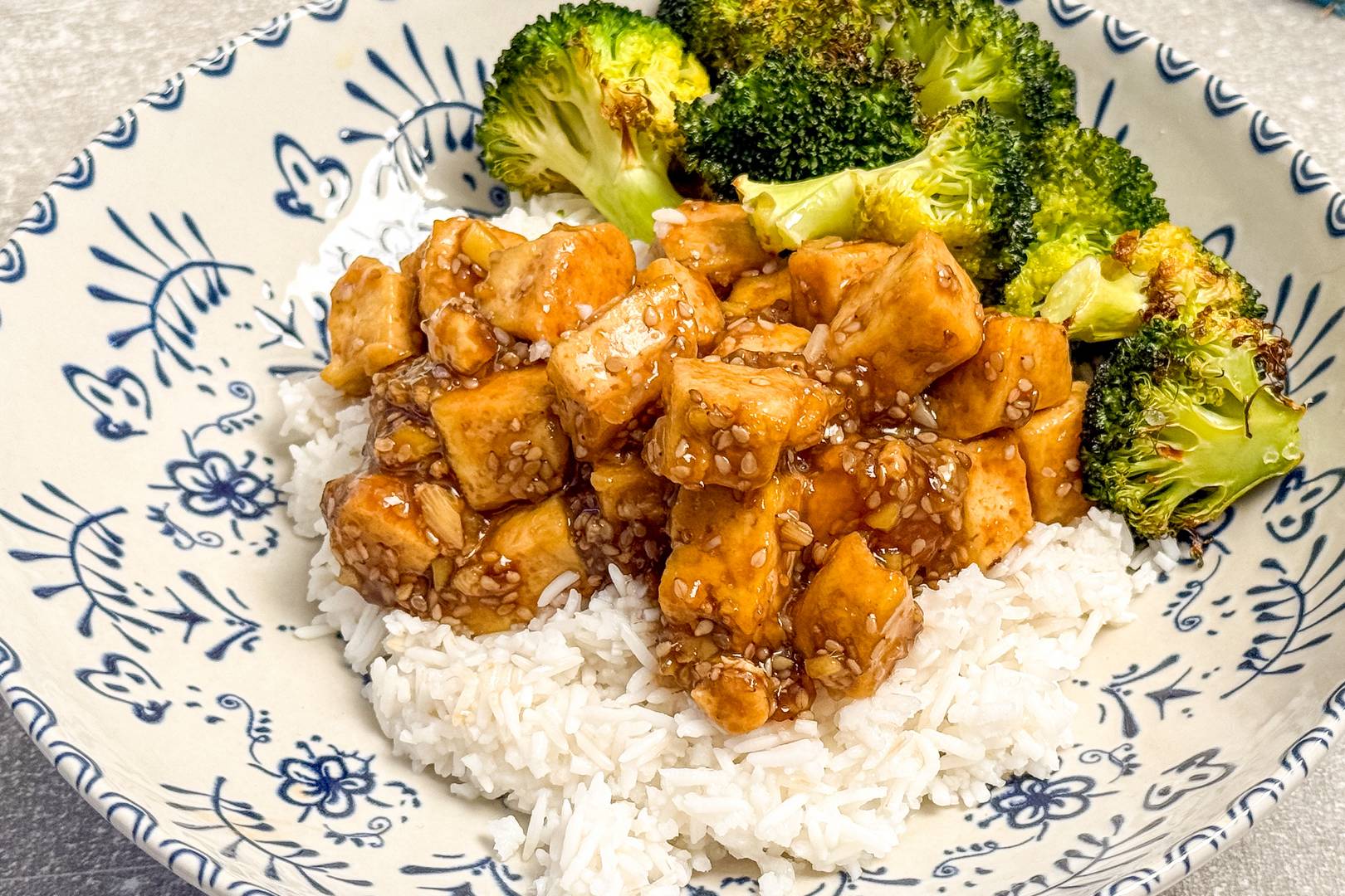 30 perces teriyaki tofu: belül szaftos, kívül roppanós
