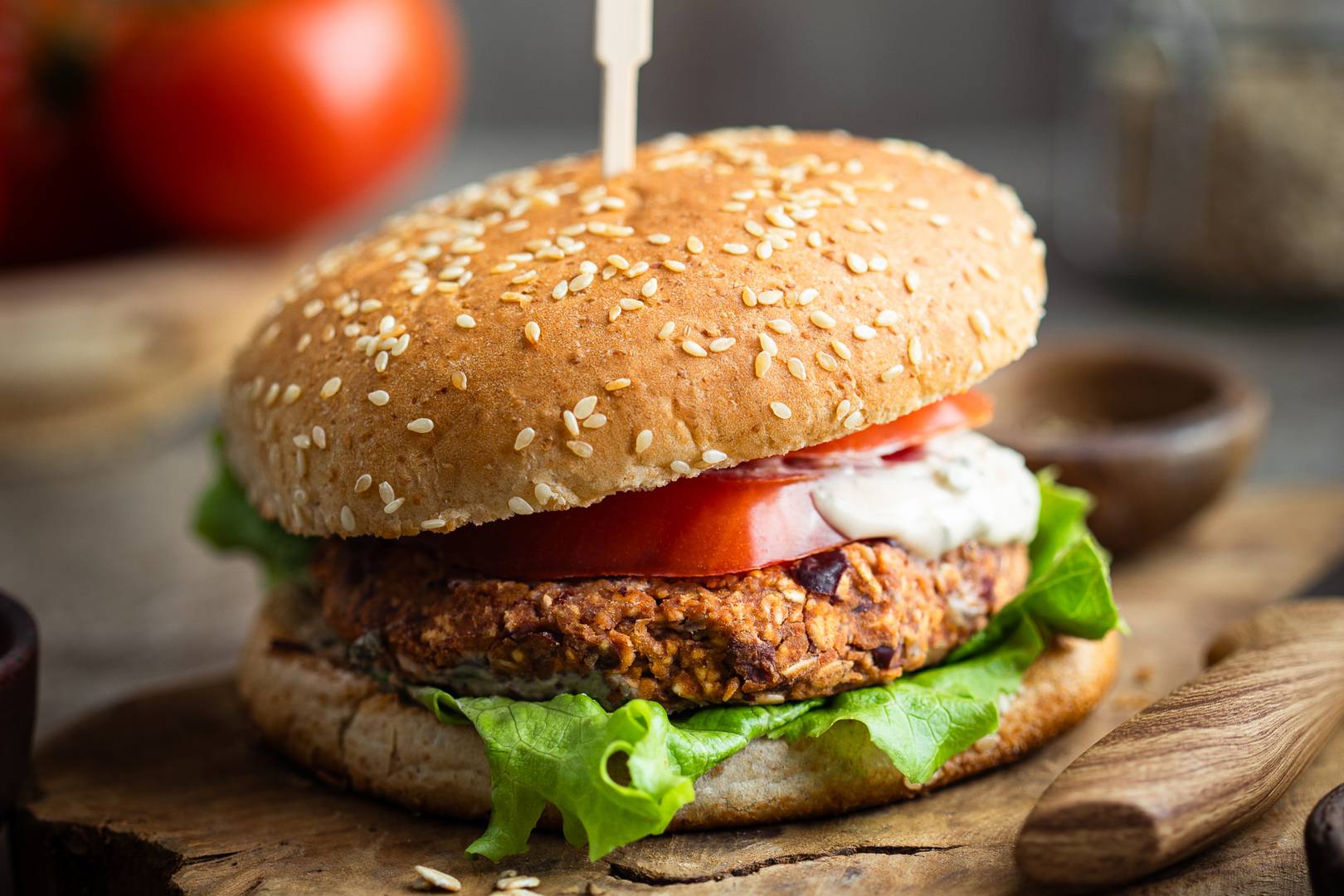 Isteni hamburgerpogácsa feketebabból: laktató, vegán street food