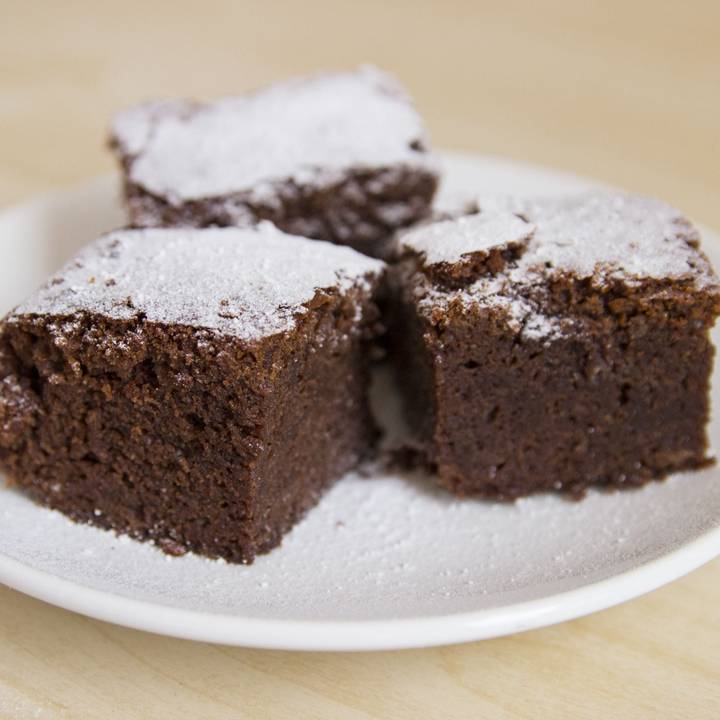 Kefires, kakaós kevert süti: varázslatosan puha, gyors és egyszerű recept